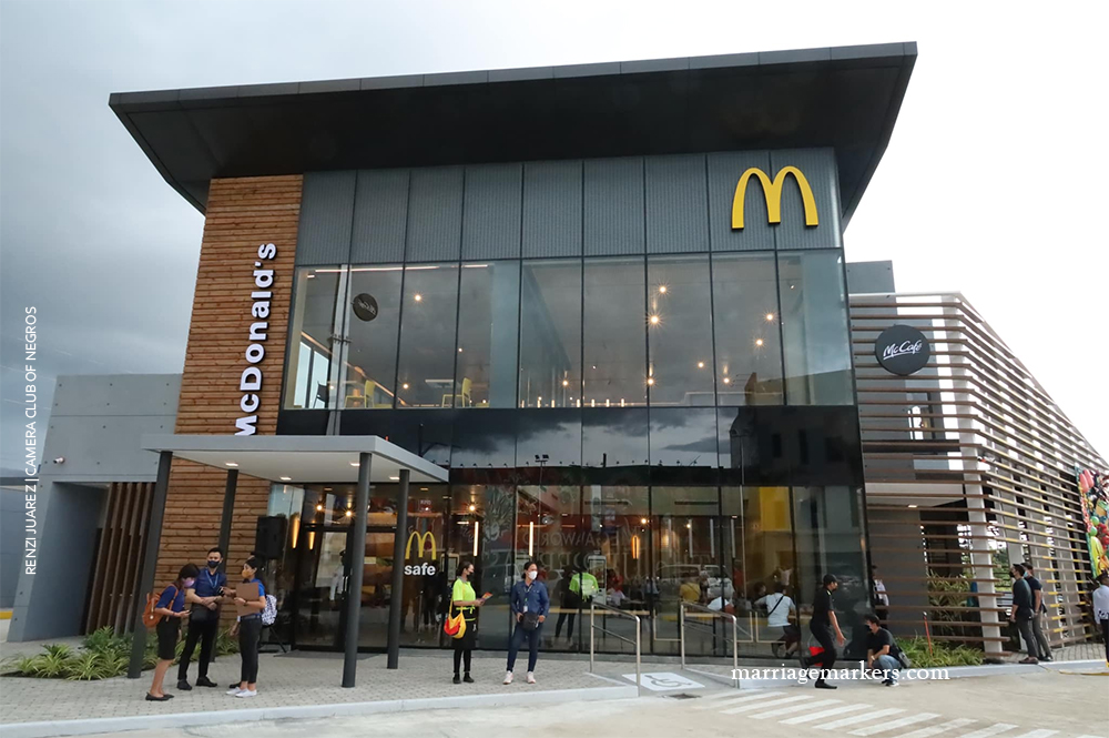 McDonald's Upper East - Megaworld Bacolod - The Upper East township - fastfood chain - Masskara Festival - Bacolod City - Harold Brian Geronimo - facade